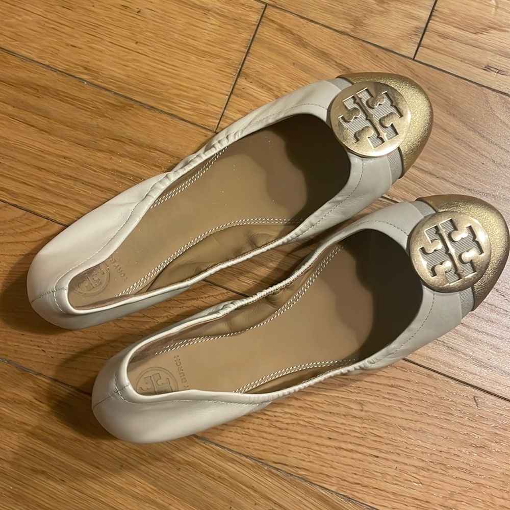 Never Worn Tory Burch Ballet Flats Beige and Gold